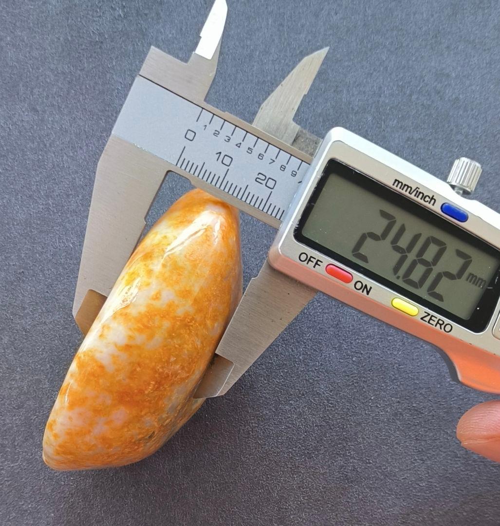 ミャンマー産本翡翠（ジェダイト）の原石（194ｇ）