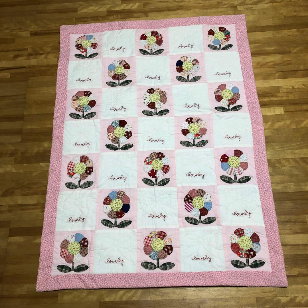 ハンドメイド　花柄パッチワーク　タペストリー