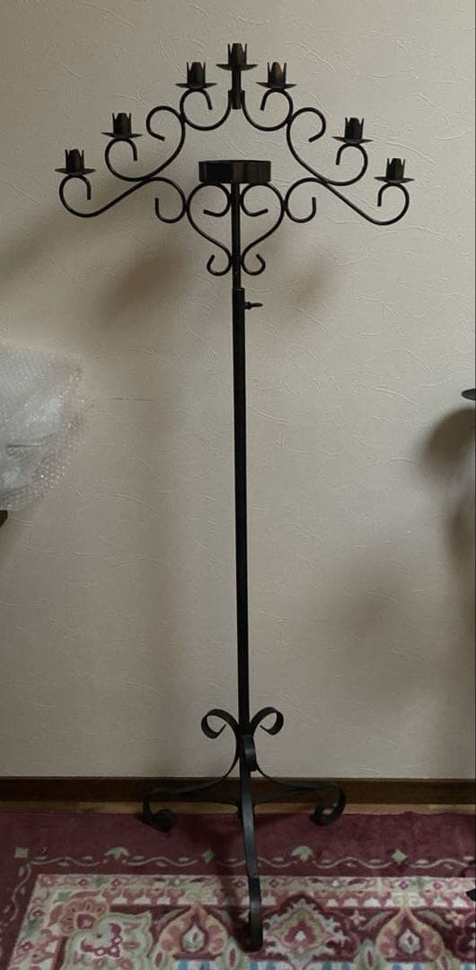 黒色金属製6灯キャンドルスタンド