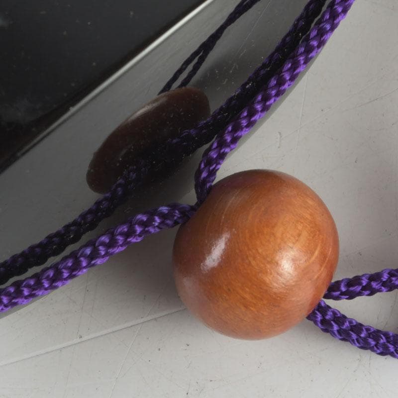 時代提げ物　黒漆　丸に片喰蒔絵　印籠　薬入　根付　緒締め玉　C　9446