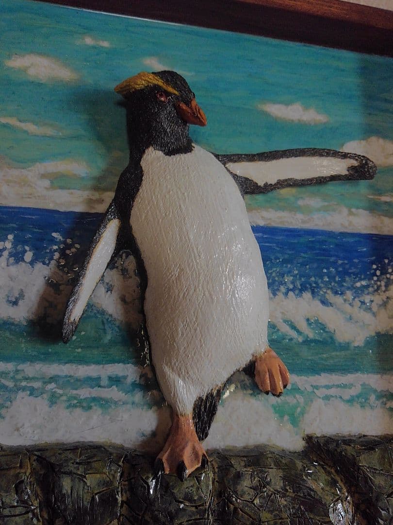 木彫りのミナミイワトビペンギンの3D壁掛け