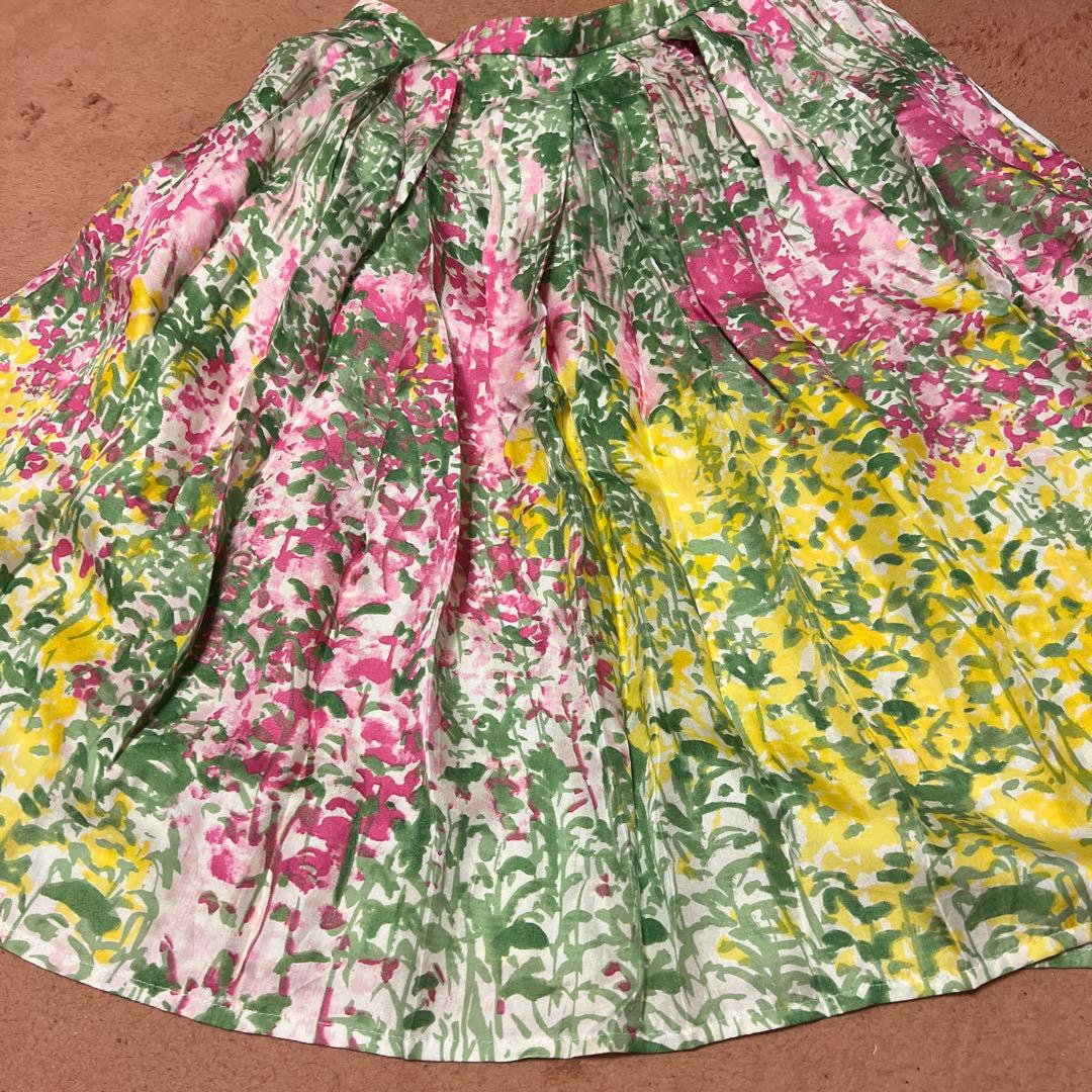 美品 ブルマリン Blumarine 花柄ギャザーフレアシルクスカート
