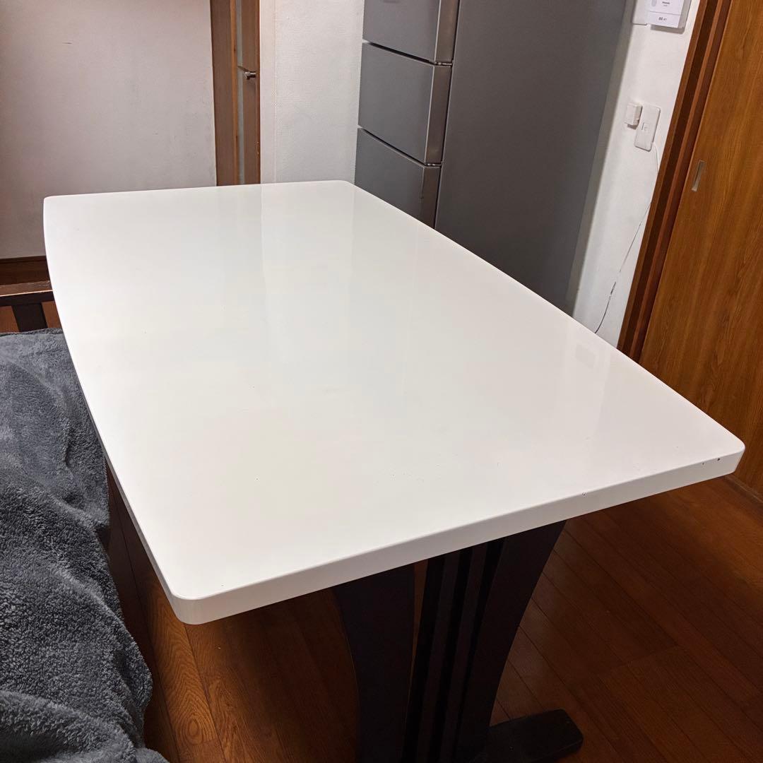 【送料無料】ニトリのダイニングテーブル、高さ70cm、幅90cm、長さ150cm