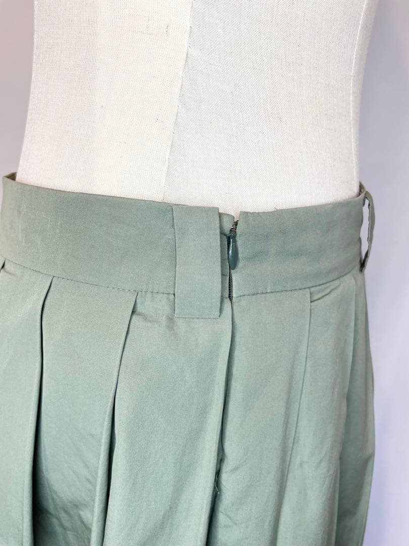 [キズ•汚れ有り] MiuMiu プリーツ カーキ スカートSize 40