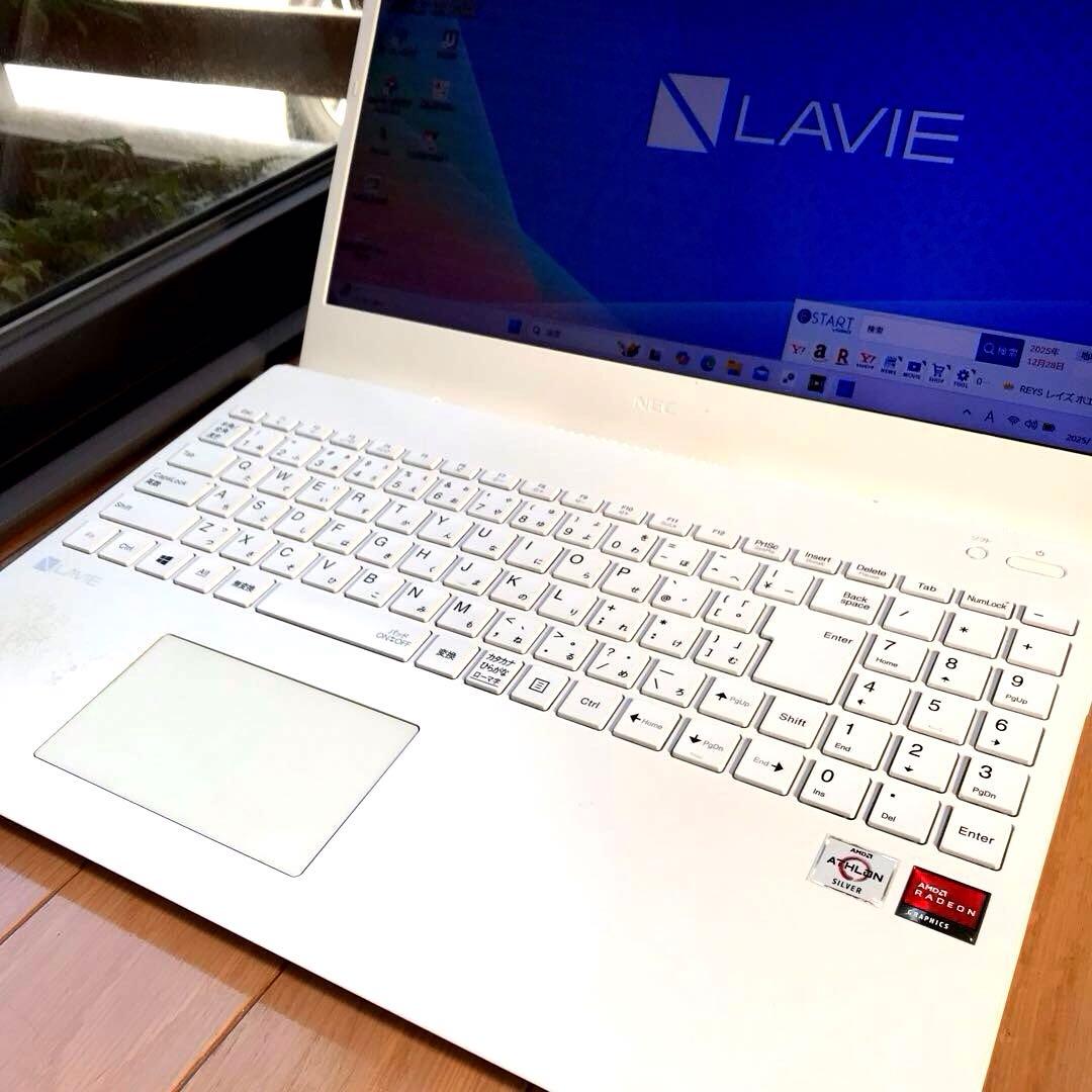 Windowsノート本体 NEC LaVie N1515/AAW