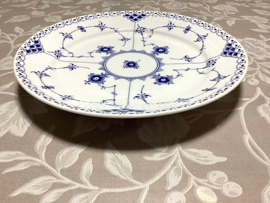 ロイヤルコペンハーゲン ブルーフルーテッド　ハーフレース　プレート25cm