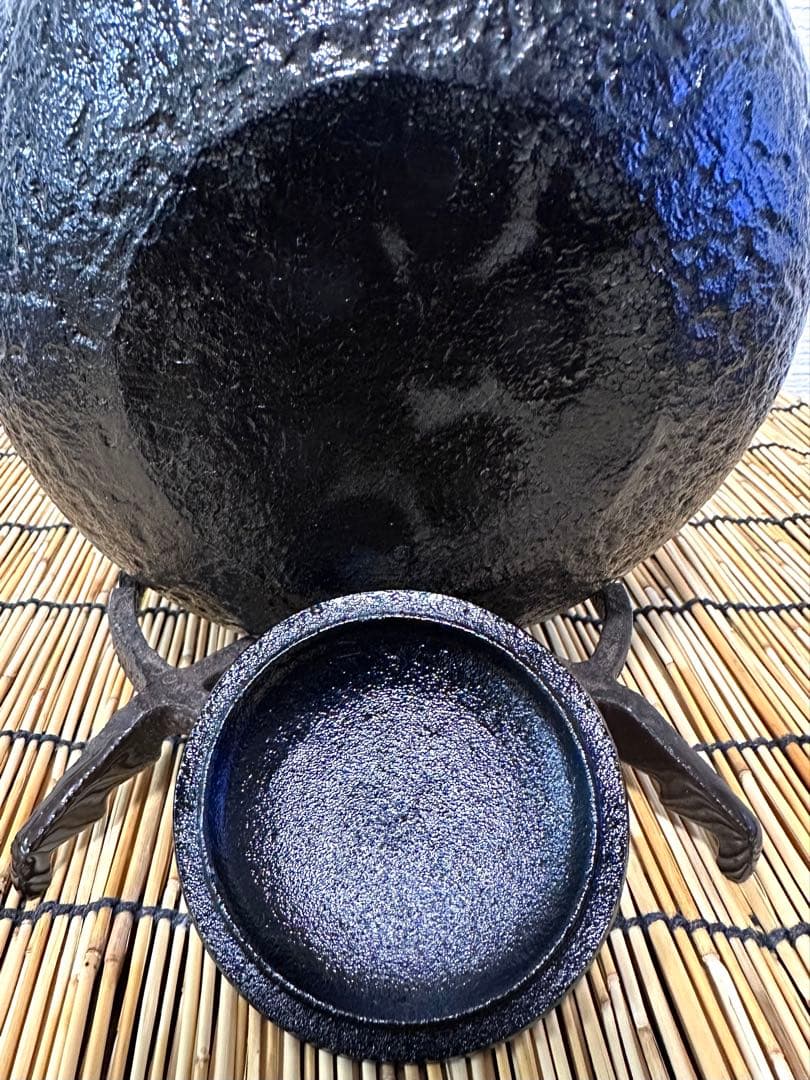 未使用品　南部及春鋳造　名工金秀造　捻鉉算盤形アラレ南部鉄瓶　南部鉄器　鉄瓶