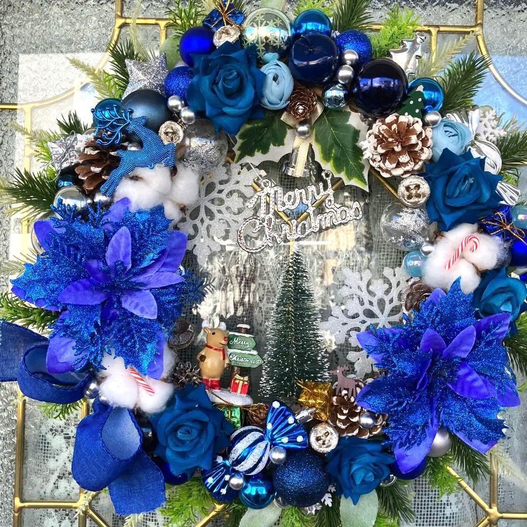 キリンです。ロイヤルブルーポインセチアとローズのクリスマスリース他2点