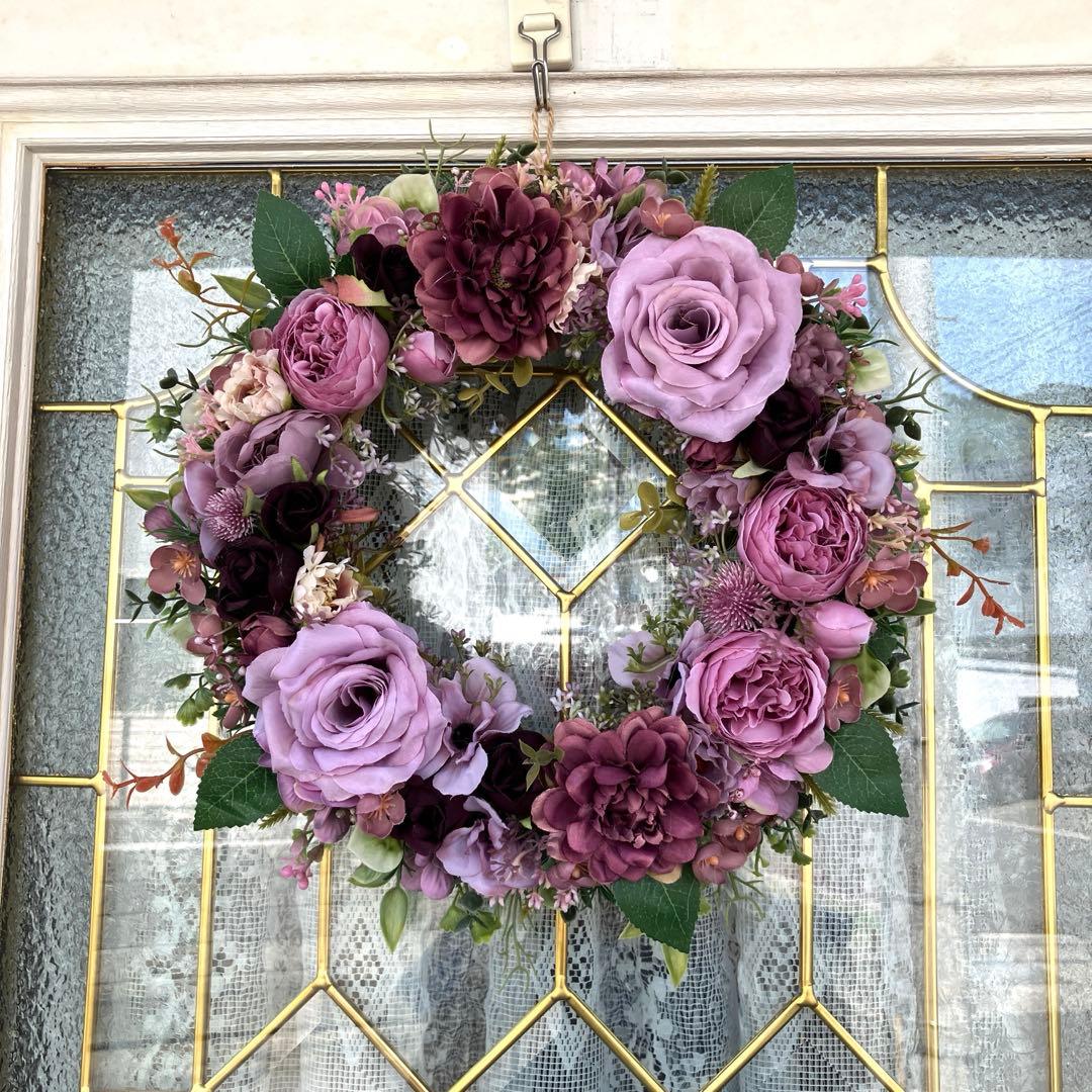 キリンです。ロイヤルブルーポインセチアとローズのクリスマスリース他2点