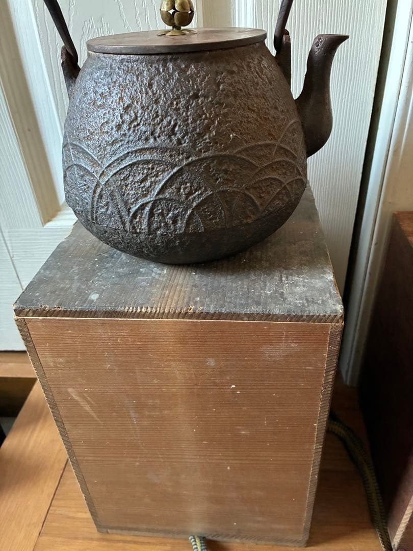 龍文堂 鉄瓶 在銘　銀象嵌