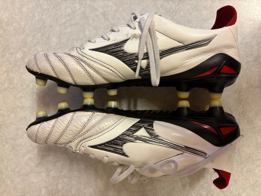 ミズノ　モレリアNeo4 白　24.0cm