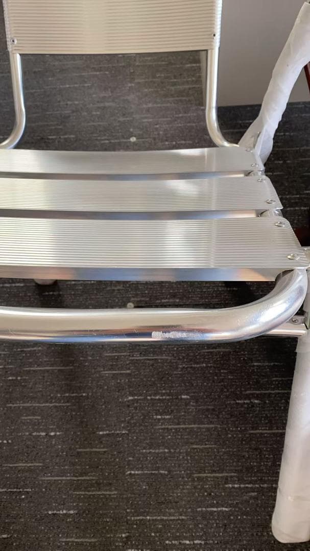 椅子アルミ製スラットデザインチェア シルバー訳あり品　写真をご確認SF27-04