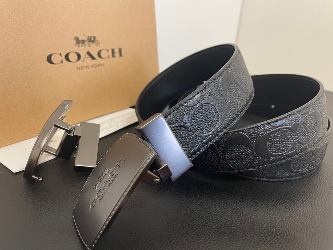 新品coachコーチレザーリバーシブルフリーサイズベルトギフト箱付き