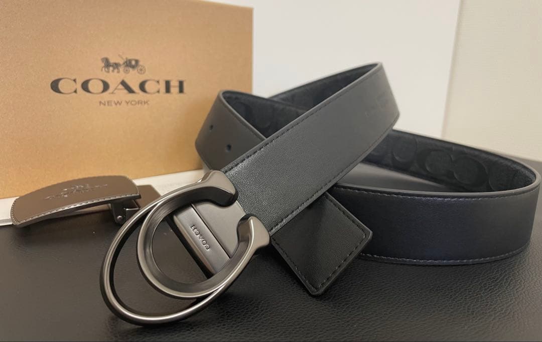 新品coachコーチレザーリバーシブルフリーサイズベルトギフト箱付き