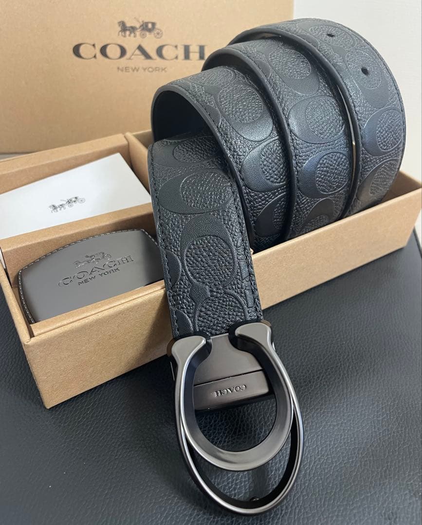 新品coachコーチレザーリバーシブルフリーサイズベルトギフト箱付き