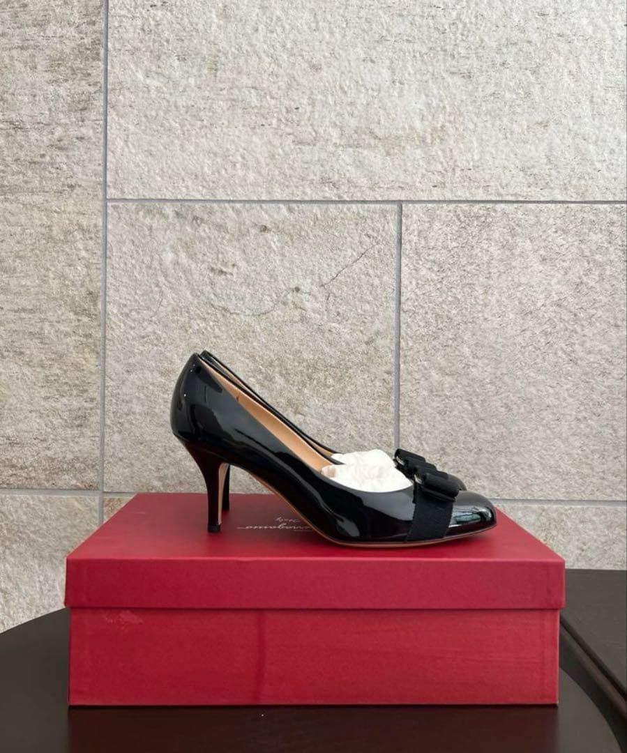 【新品】Salvatore Ferragamo フェラガモ　ヒール　カルラ