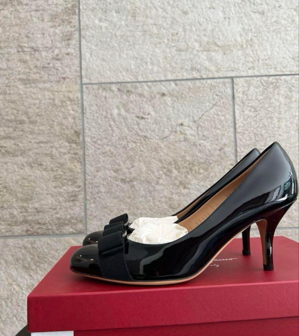 【新品】Salvatore Ferragamo フェラガモ　ヒール　カルラ