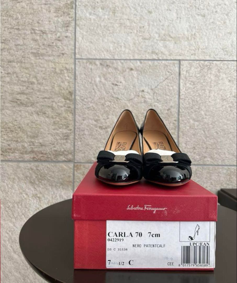 【新品】Salvatore Ferragamo フェラガモ　ヒール　カルラ