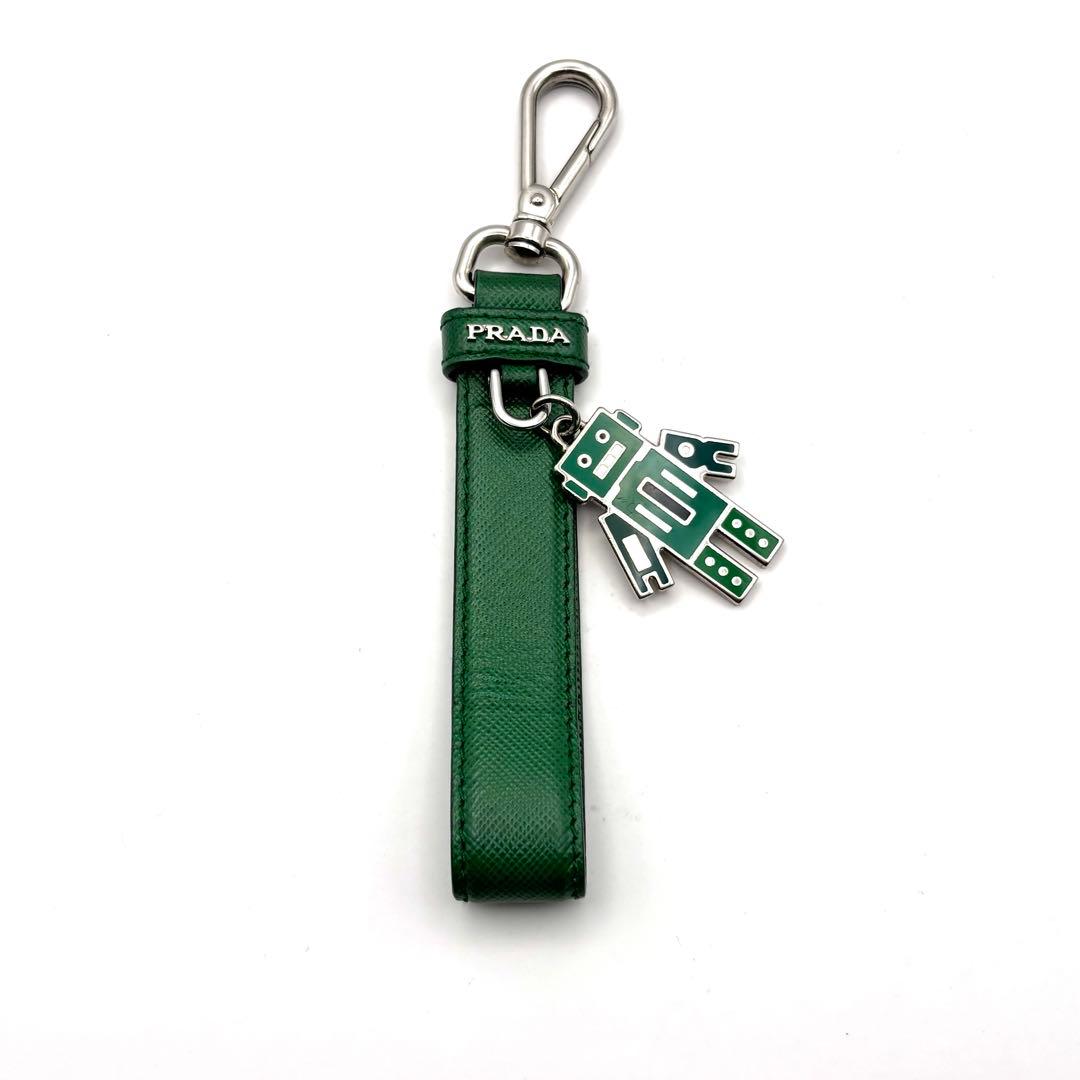 プラダ キーホルダー ロボット チャーム サフィアーノ レザー グリーン