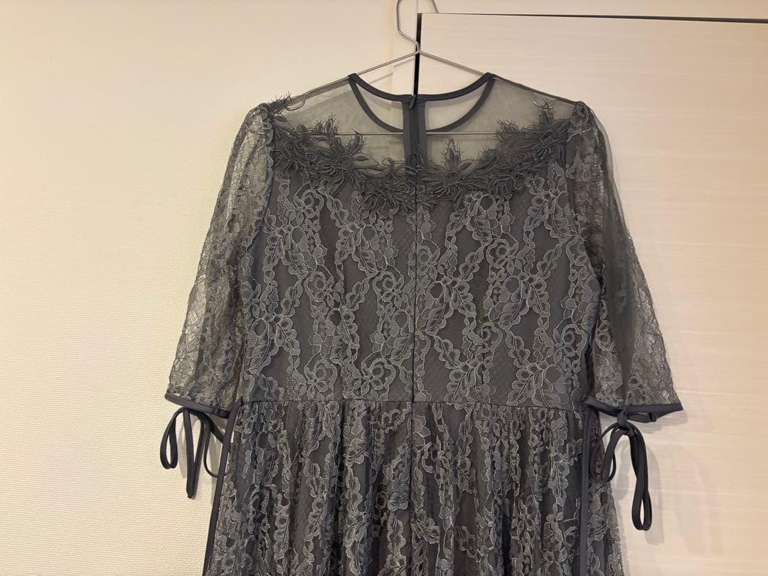 LEJA 異素材レースデコルテシアー袖リボンAラインドレス