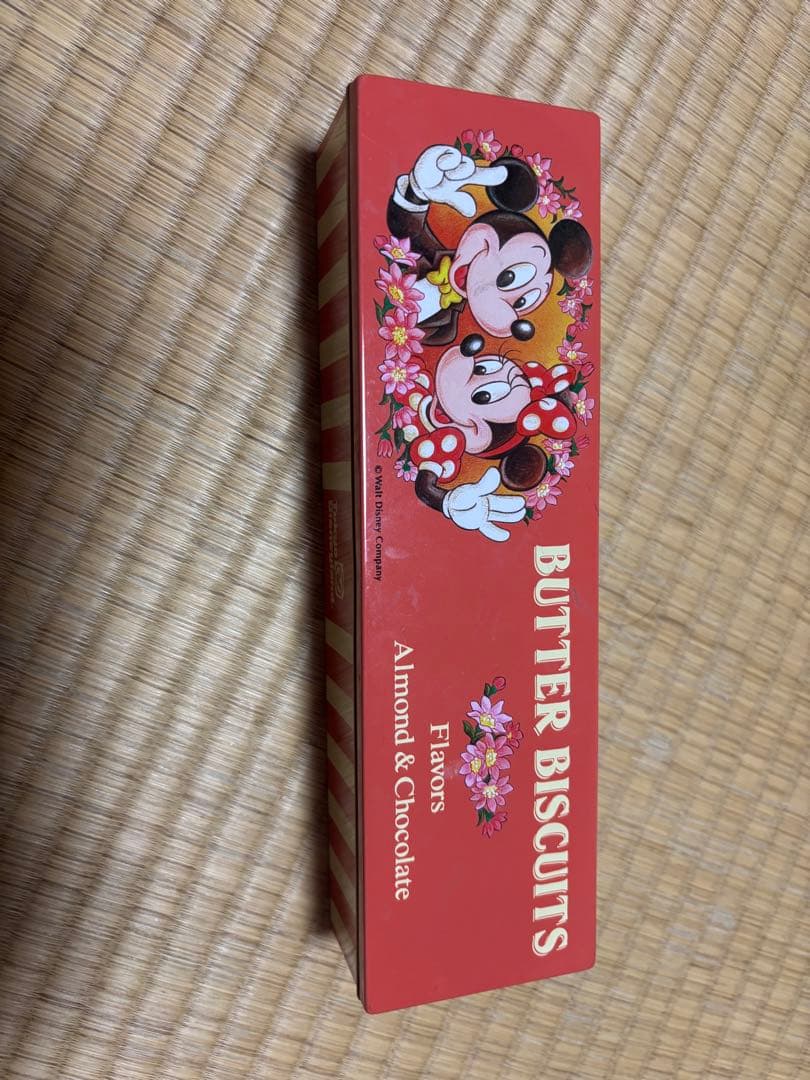 魚と葉のデザインの箸置きとスプーン