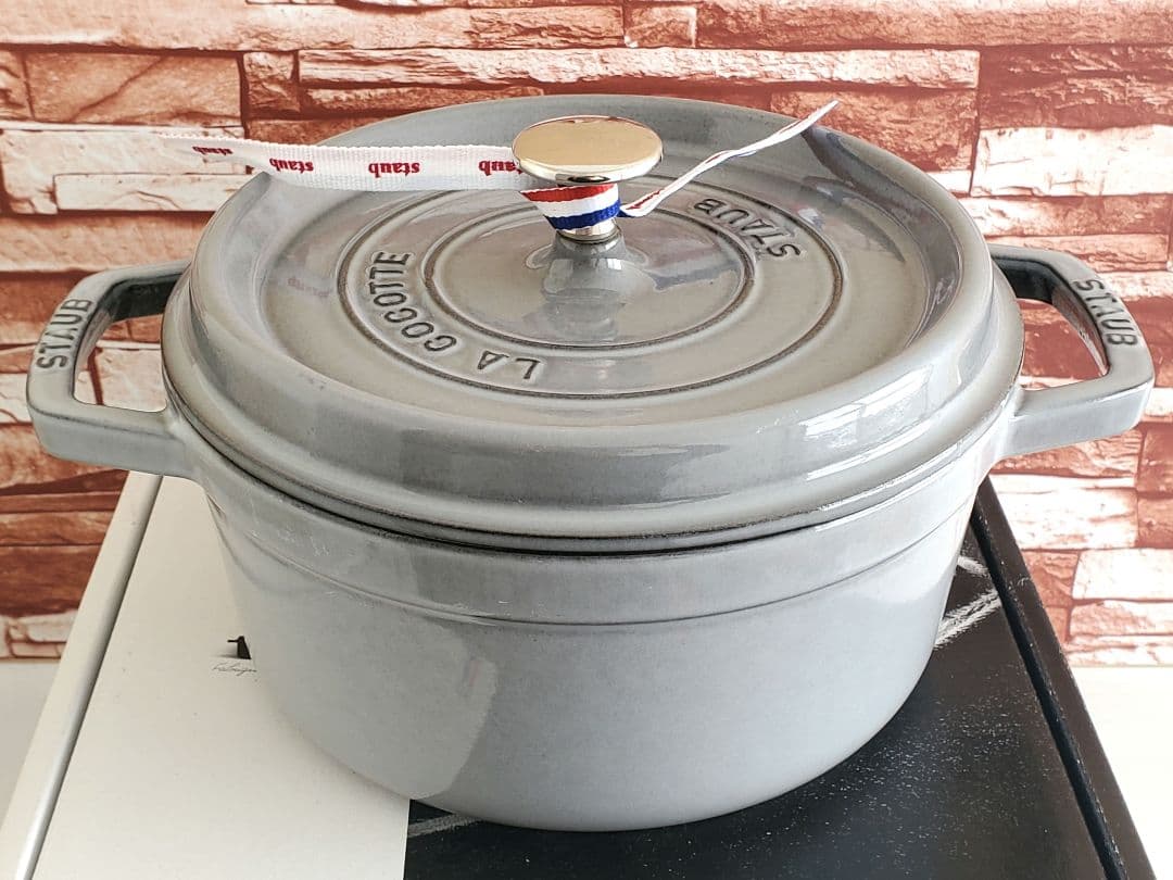 【美品/週末値下げ】staub ピコ・ココット ラウンド 　22㎝　ストウブ