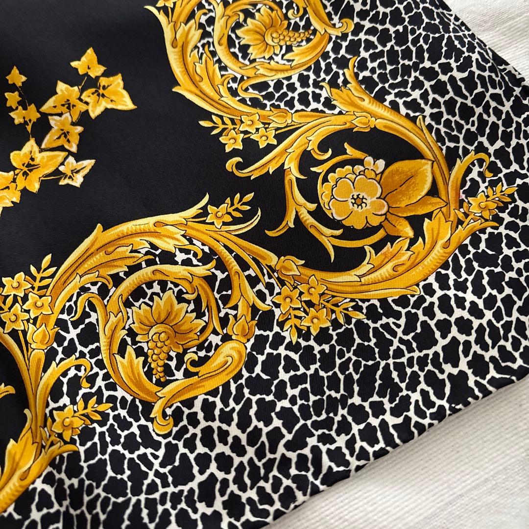 ATELIER VERSACE シルク　スカーフ　ヴェルサーチェ　ゼブラ　花柄