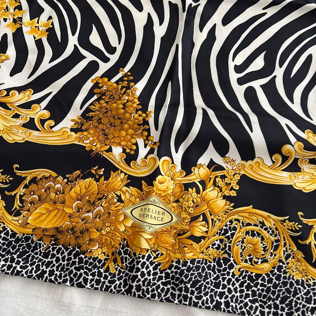 ATELIER VERSACE シルク　スカーフ　ヴェルサーチェ　ゼブラ　花柄