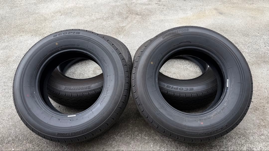ハイエース　純正タイヤ　4本セット　新車外し