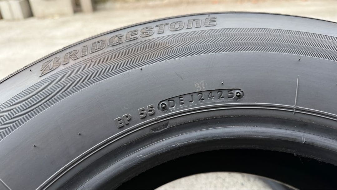 ハイエース　純正タイヤ　4本セット　新車外し