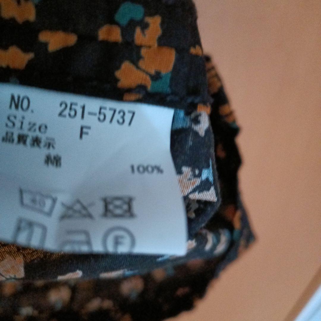 ホームスパン　homspun 今期　小花プリントブラウス　ブラック