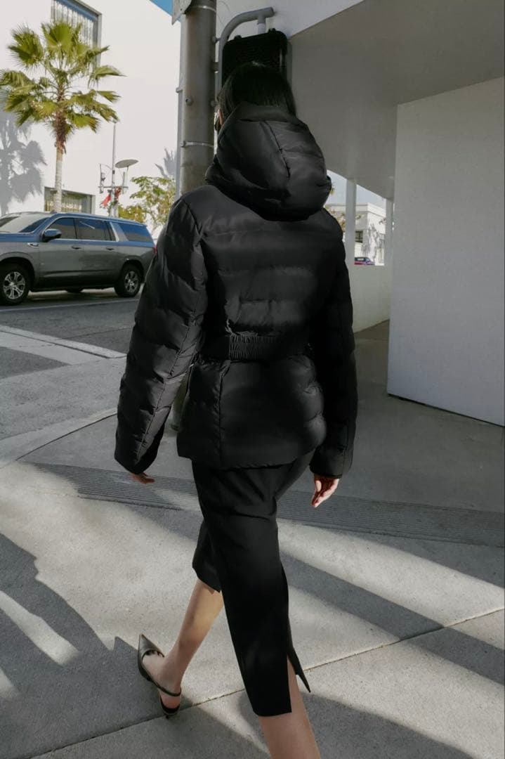 zara 2026年製 スリムフィットショートアノラック　ダウン