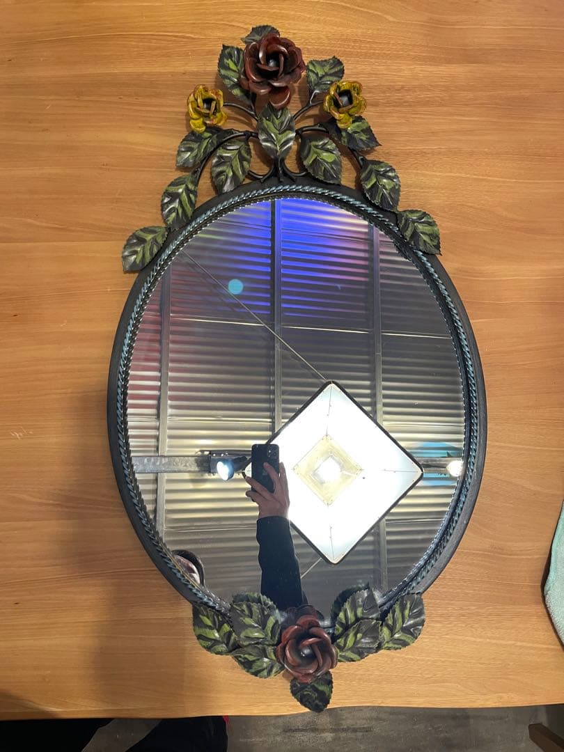 バラ装飾の楕円形壁掛け鏡
