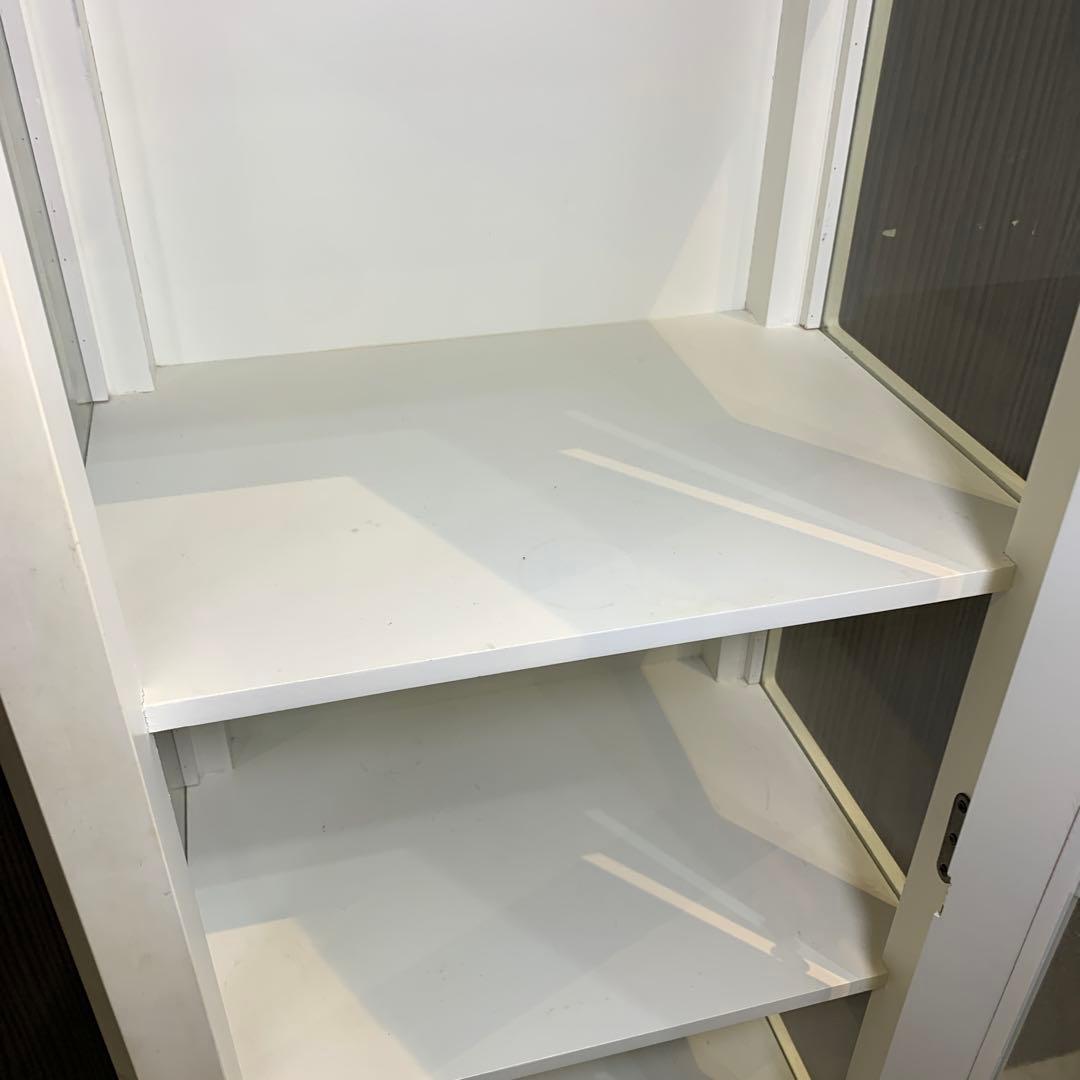 か*ん様 フラワーパターンのガラス扉キャビネット