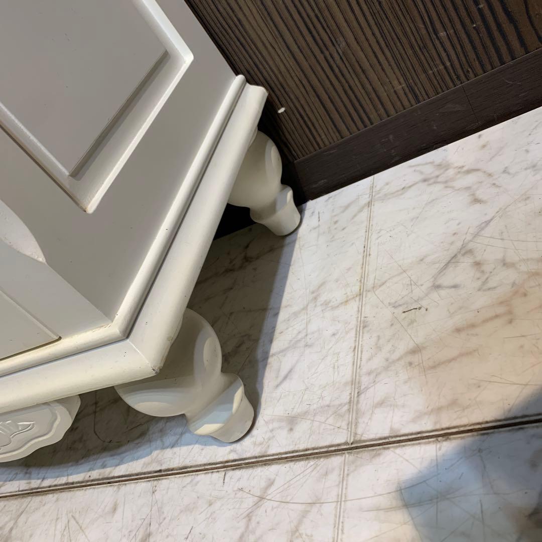 か*ん様 フラワーパターンのガラス扉キャビネット