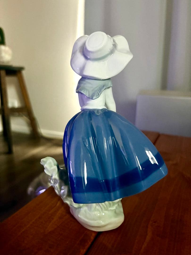 『きれいな花ばかり』　Lladro 少女像 010.05222