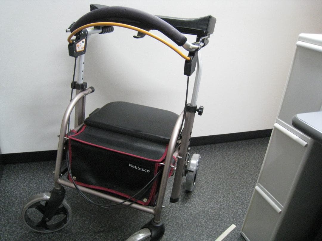 【送料無料】ナブテスコ 前腕支持型歩行車 REHAMO コンパル抑速ブレーキ ③