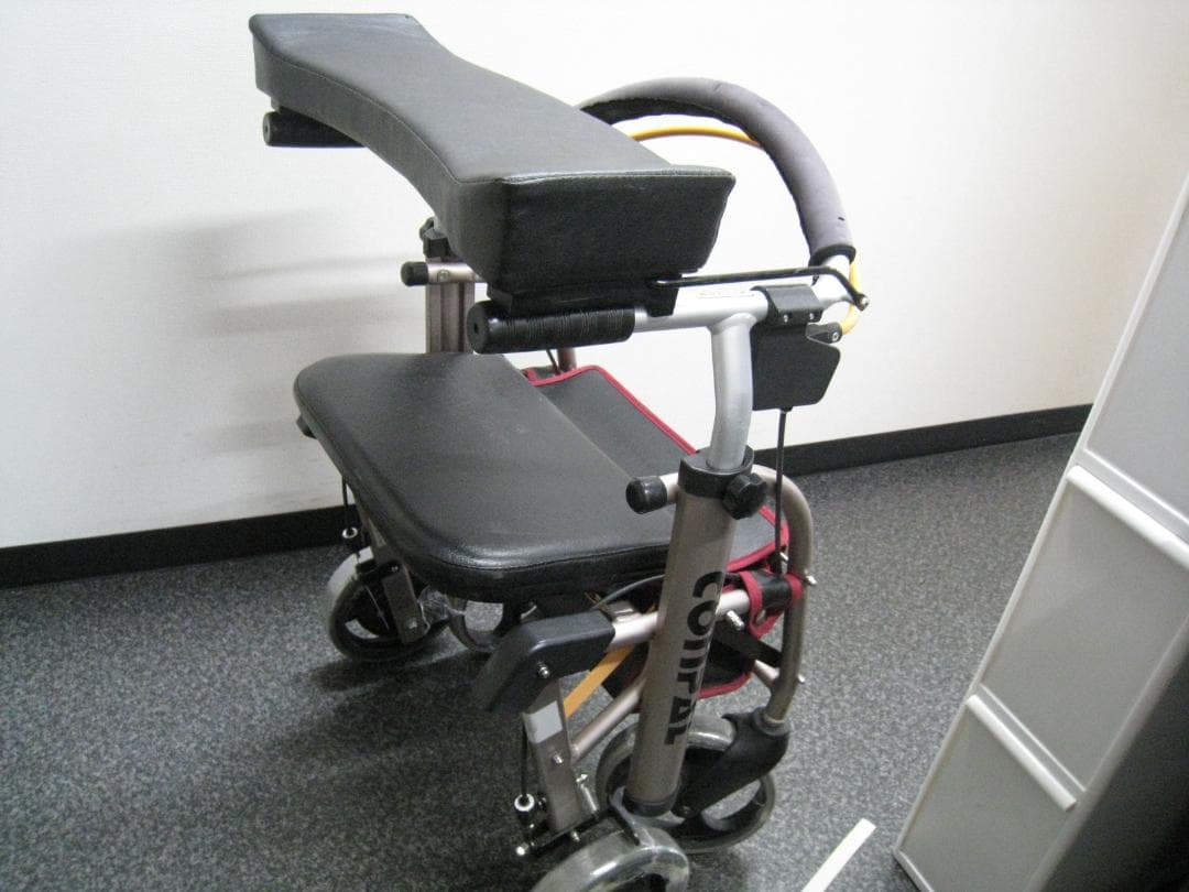 【送料無料】ナブテスコ 前腕支持型歩行車 REHAMO コンパル抑速ブレーキ ③