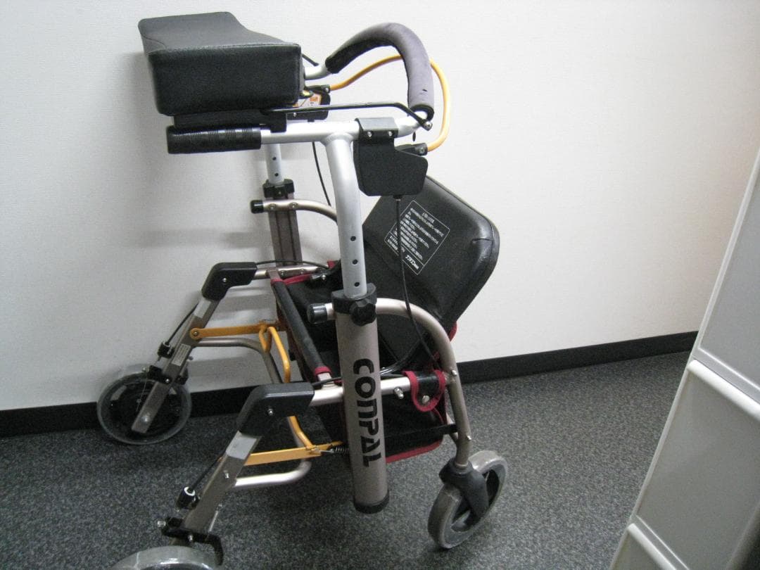 【送料無料】ナブテスコ 前腕支持型歩行車 REHAMO コンパル抑速ブレーキ ③