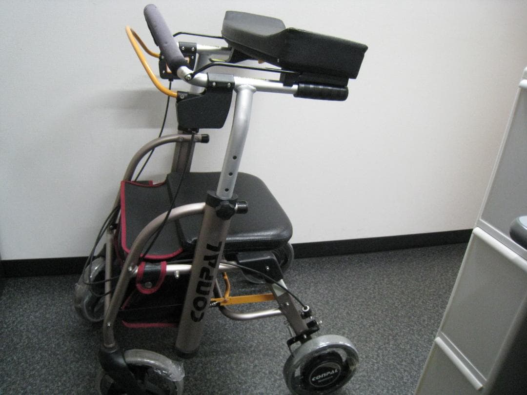 【送料無料】ナブテスコ 前腕支持型歩行車 REHAMO コンパル抑速ブレーキ ③
