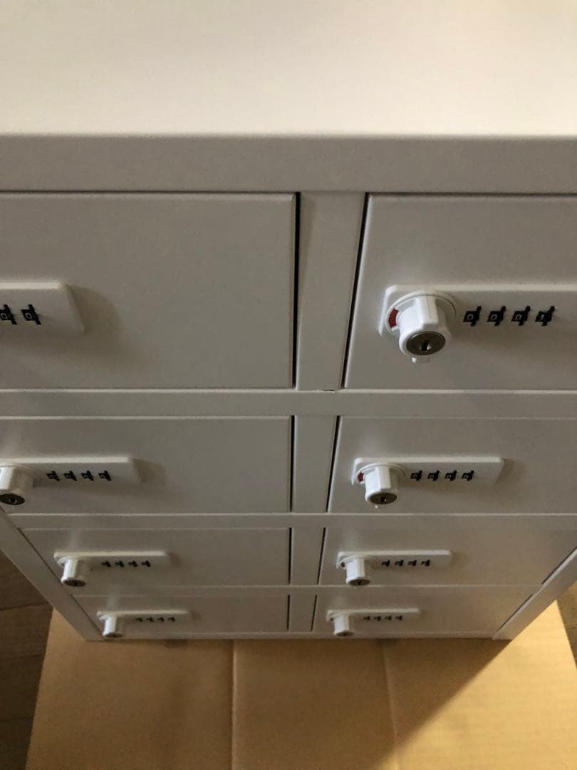 貴重品ロッカー　８人用
