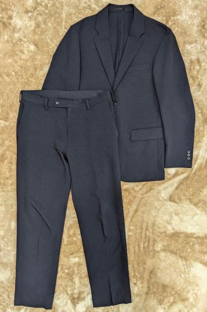 ユニクロ　感動ジャケットパンツセット　Lサイズ