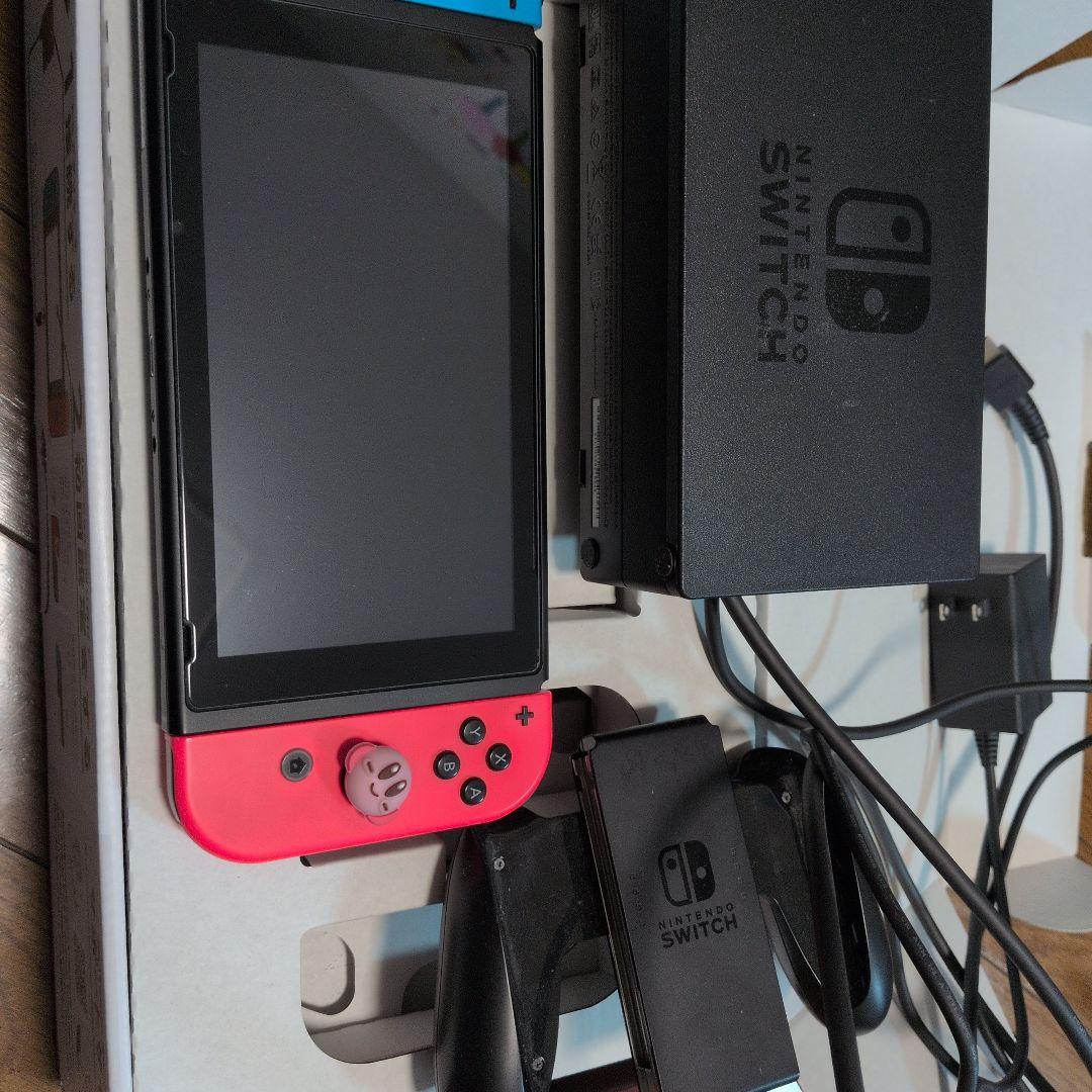 短期Nintendo Switch 赤/青 本体 カービィキャップ付き ポーチ付