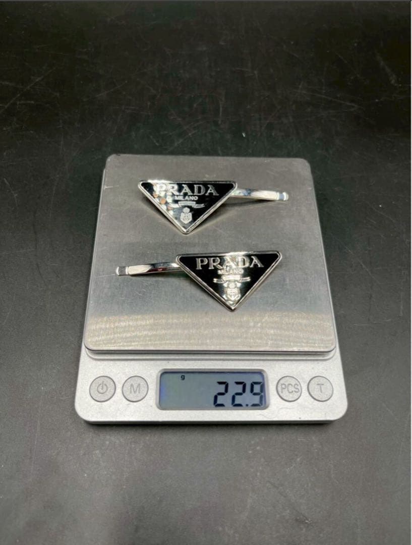 【美品・即日発送】PRADA ヘアピン 黒　一本