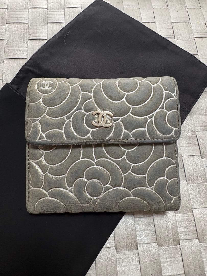 CHANEL グレー 二つ折り財布 フラワーパターン