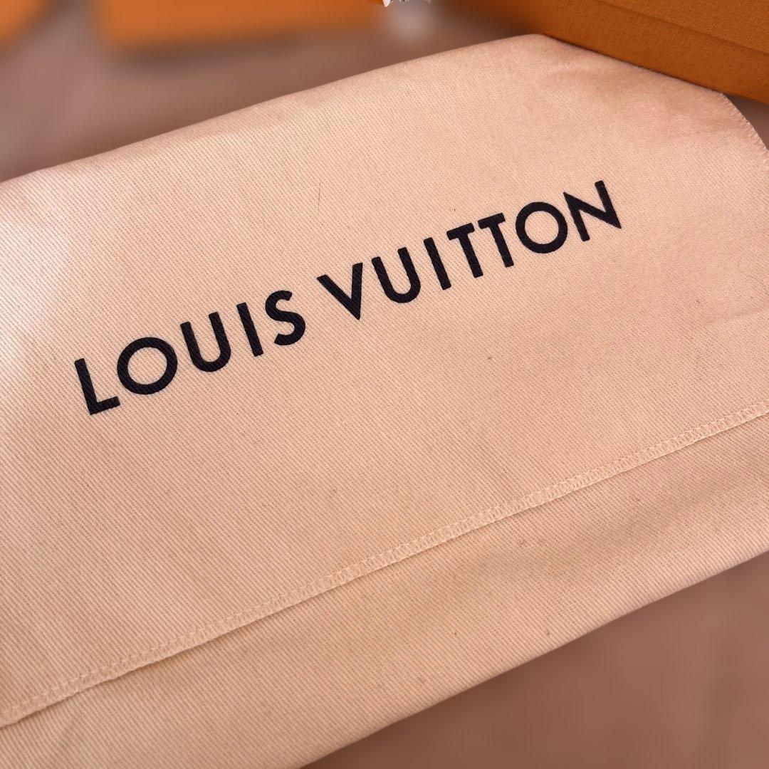LOUIS VUITTON グレー・ホワイト ポーチ
