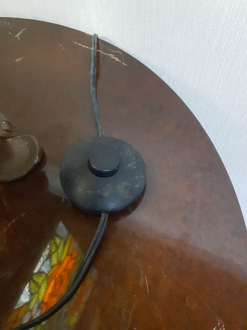 大輪のバラ咲くステンドグラスのアンティークな光柱　ポーチや通路に置くのに最適