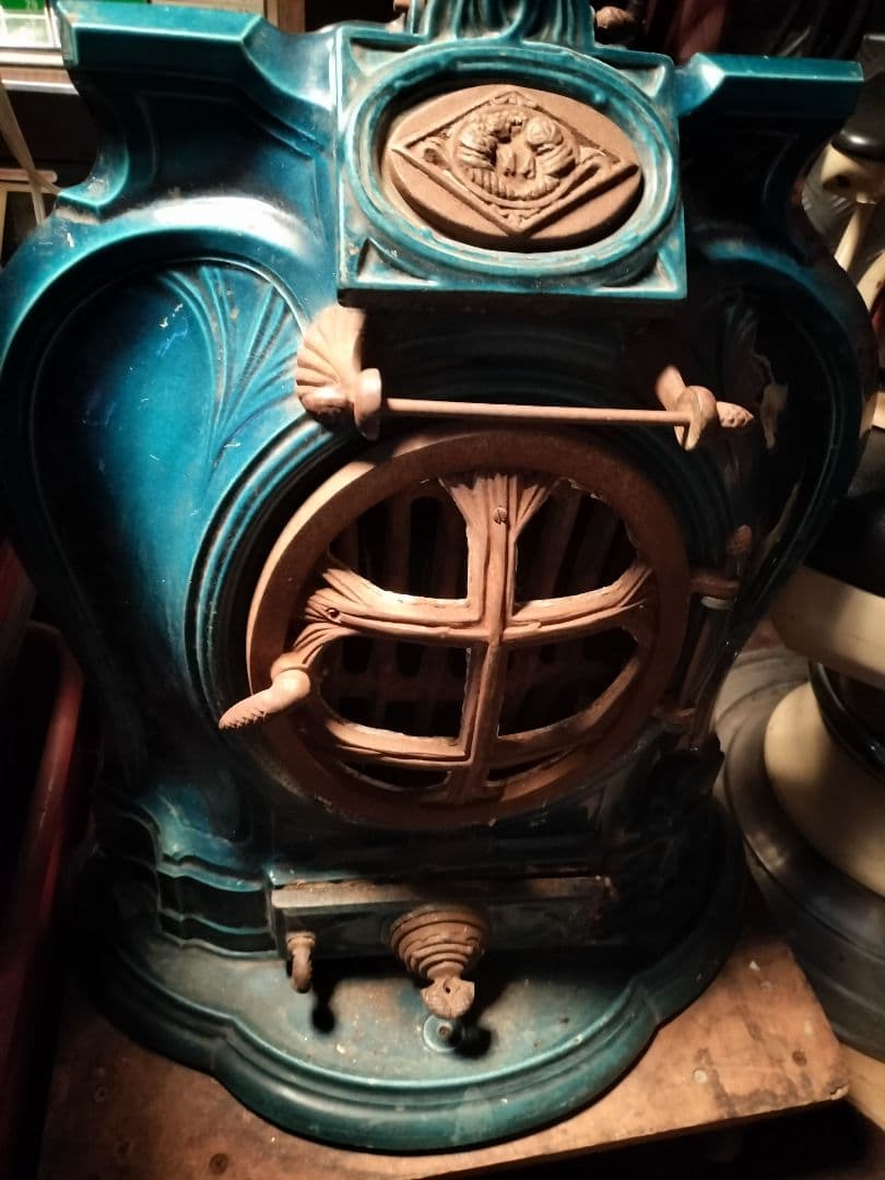 フランスアンティークストーブ　暖炉、エナメル塗装　ストーブ　アンティーク