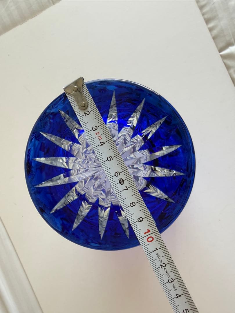 色被せ切子の大型花器（フラワーベース）