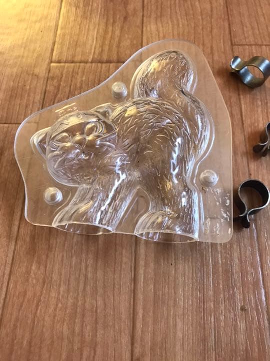 カロです。マトファー　チョコレートモールド　合わせ型猫バレンタイン動物